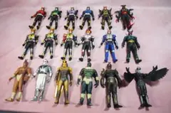 仮面ライダークウガ グロンギ ソフビセット 全23体+武器5点 - メルカリ