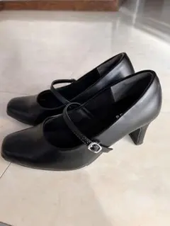 ストラップパンプス