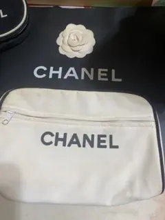 CHANEL アイボリー ポーチ❤️