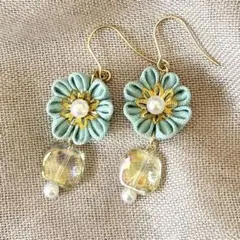 つまみ細工 ピアス グリーン 花 × イエロービーズ ナチュラル 大人可愛い