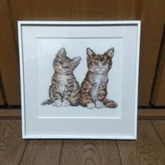 猫の刺繍作品 2匹のトラ猫 白フレーム付き