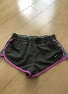 Nike ショートパンツ グレー/ピンク
