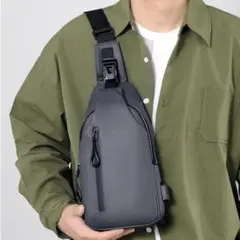 未使用✨メンズ ボディバッグ 黒 ショルダー USB充電対応 撥水素材 両肩対応