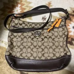 Coach シグネチャーキャンバスショルダーバッグ