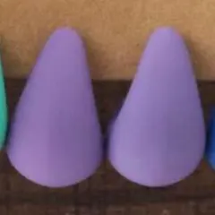 パープルドロップ型ピアス　カジュアル　エレガント　個性的　シンプル　アート