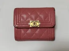 ボーイシャネル　三つ折り財布　ピンク　キャビアスキン