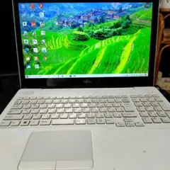 Fujitsu LIFEBOOK 15.6インチ ホワイト