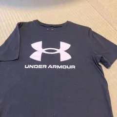 美品　アンダーアーマー Tシャツ　160くらい