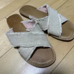 TOMS 25.0 ベージュ クロスストラップサンダルのサムネイル
