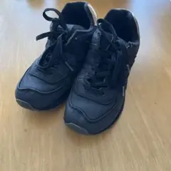 New Balance ブラック スニーカー