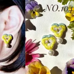 ハンドメイド　ビオラパンジー刺繍　イエロー　水色　パール　ピアス　イヤリング