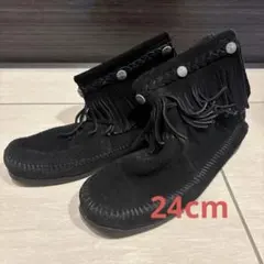 MINNETONKA フリンジブーツ ブラック サイズ7のサムネイル