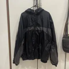 ブラック ナイロンジャケット フード付き