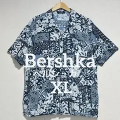✅ Bershka ベルシュカ 花柄 総柄 アロハ 半袖シャツ 紺 XLのサムネイル