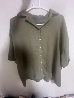 オリーブグリーン 半袖ボタンアップシャツ