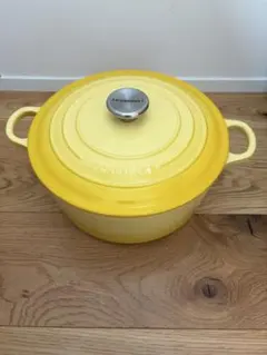 LE CREUSET（ル・クルーゼ)ココット・オーバル 23cmホワイトカラー