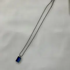 青色の長方形ペンダントネックレス