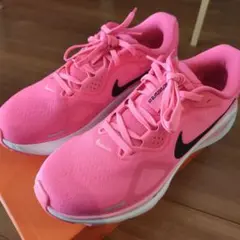 【ほぼ新品】ナイキ ストラクチャー 26 ウィメンズ ランニングシューズ ピンク