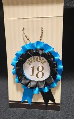 ツイステ おめかしバースデー ロゼット風缶バッジホルダー イデア