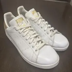 アディダス スタンスミス スニーカー