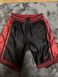 Nike Dri-FIT バスケットボールパンツ 黒/赤