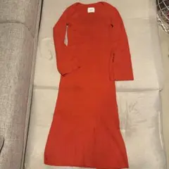 AMERI／レッド Vネック 長袖 ロングワンピース ニット