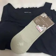 しまむら　MUMU&CO黒タンクトップ L＆靴下のサムネイル