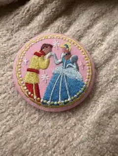 シンデレラと王子の刺繍ロゼット