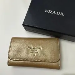 PRADA ゴールド キーケース