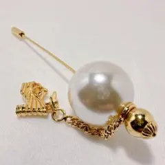 サルヴァトーレフェラガモ ゴールドカラー パール ハイヒール ピンブローチ