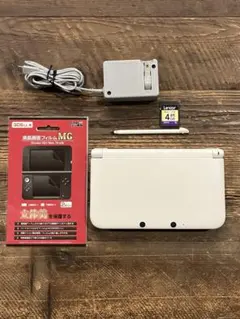ニンテンドー3DS LL ホワイト 本体　NINTENDO 充電器付き