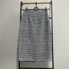ネイビーとホワイトのツイードタイトスカート