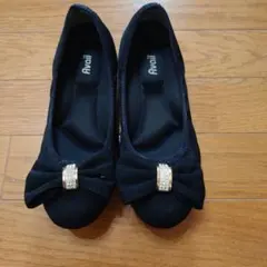 Avail 黒 リボン付きフラットシューズ