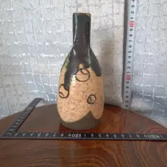 骨董３ 陶器の細長い瓶 茶色と緑のグラデーション