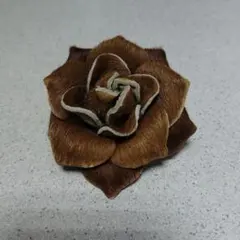 値下げブラウン花形ブローチ