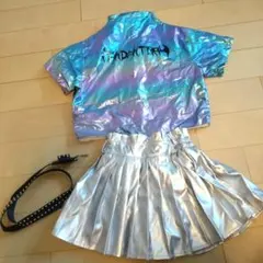 美品レインボークロップドシャツ シルバースカート ベルト付き　キッズダンス衣装