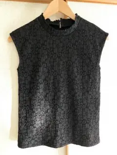 黒 レースノースリーブ