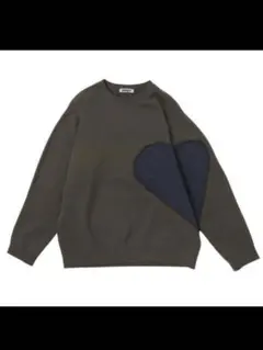 NKNIT オリーブグリーン ハートパッチ トレーナー