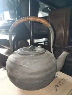 骨董・茶道具】 鋳鉄製 鉄瓶 富士形（羽広型） アンティーク - メルカリ