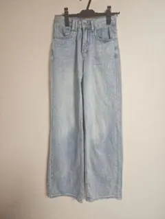 attitude makes style!　スパンコール装飾デニムパンツ