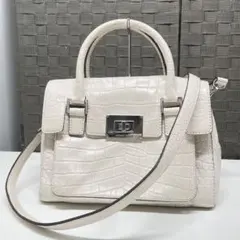 ショルダーストラップ ハンドバッグ