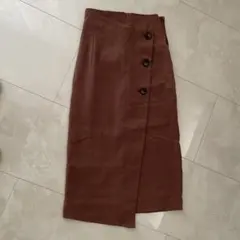 《美品》ブラウン ボタン付きラップタイトスカート　スエード風