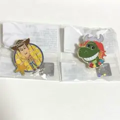 トイストーリー　ピンバッジ　ウッディ　レックス