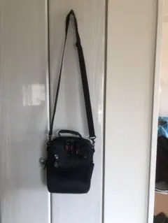 もう一度お値下げします。黒のナイロンポシェット