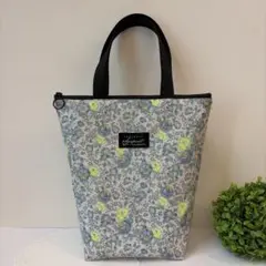 25㎝ファスナー　リバティ　ラミネート　縦長・保温保冷バッグ ハンドメイド☆