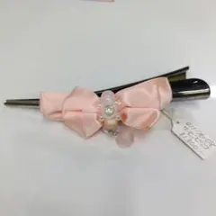 ピンクリボン付きヘアクリップ　難あり