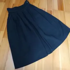 紺のフレアスカート ひざ丈プリーツ　W63　日本製　制服風　 両ポケット
