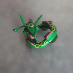 初期レックウザ フィギュア3センチ