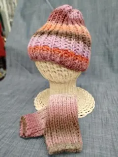 ハンドメイドニット帽とミトンのセット ピンク系