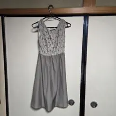 ノースリーブひざ丈ワンピース